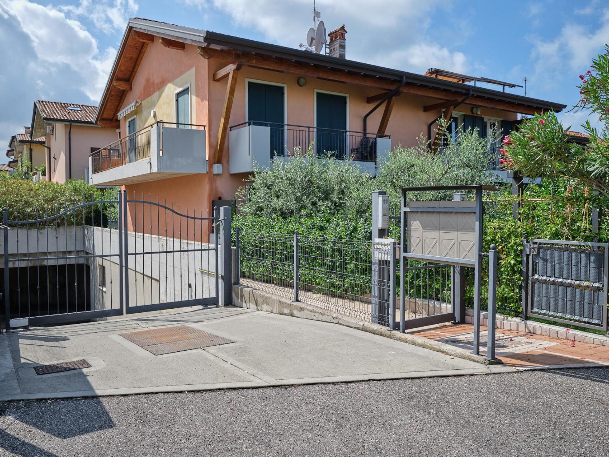 Madonnina Apartment In Lazise Exterior photo